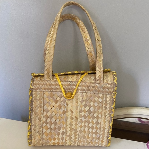 Straw Purse - Picture 10 of 11